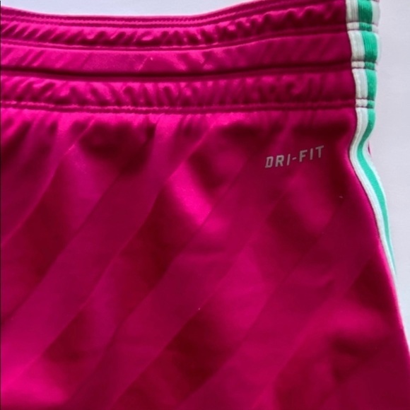 Nike Dri Fit Fuchsia Sport Short Size S - Picture 2 of 6